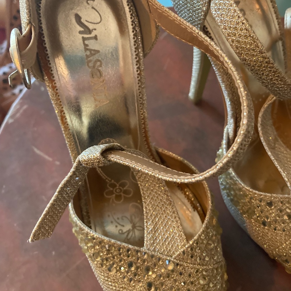 LaSonia gold high heels - Picture 2 of 6
